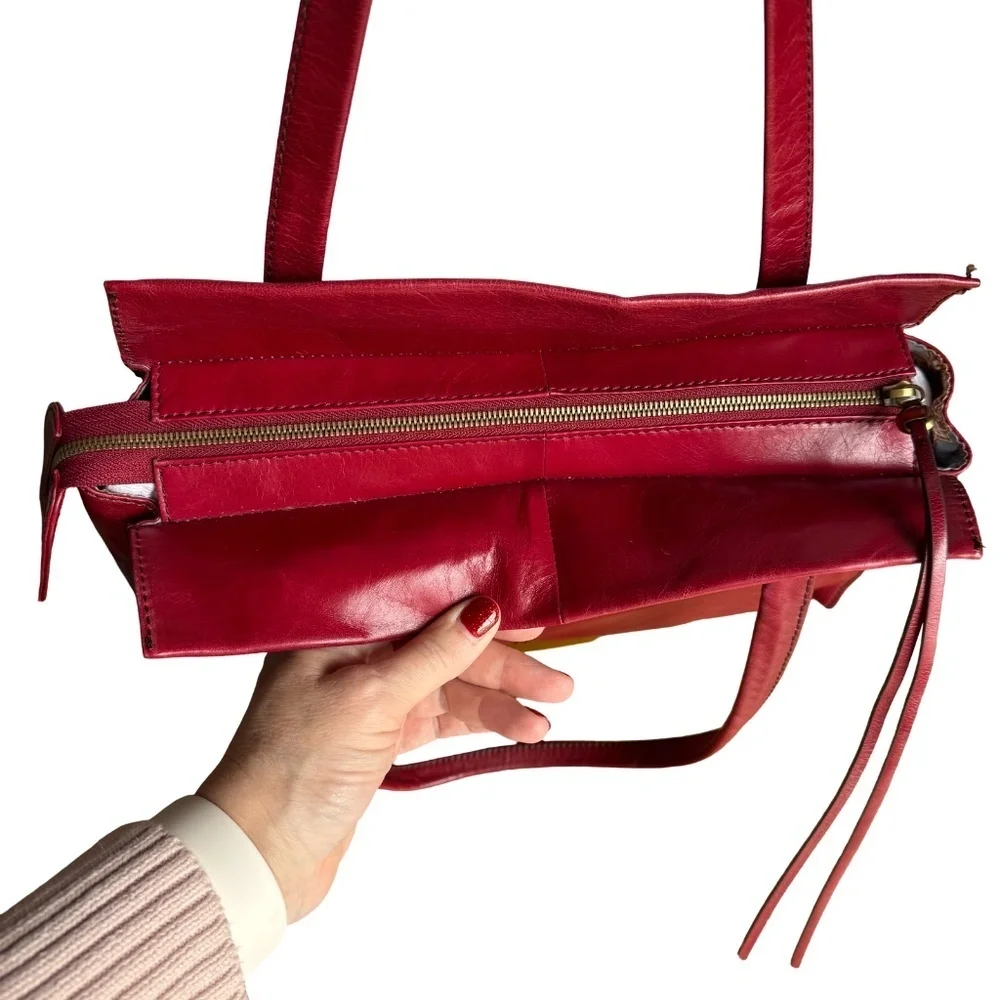 Hobo Broker Tote Cardinal